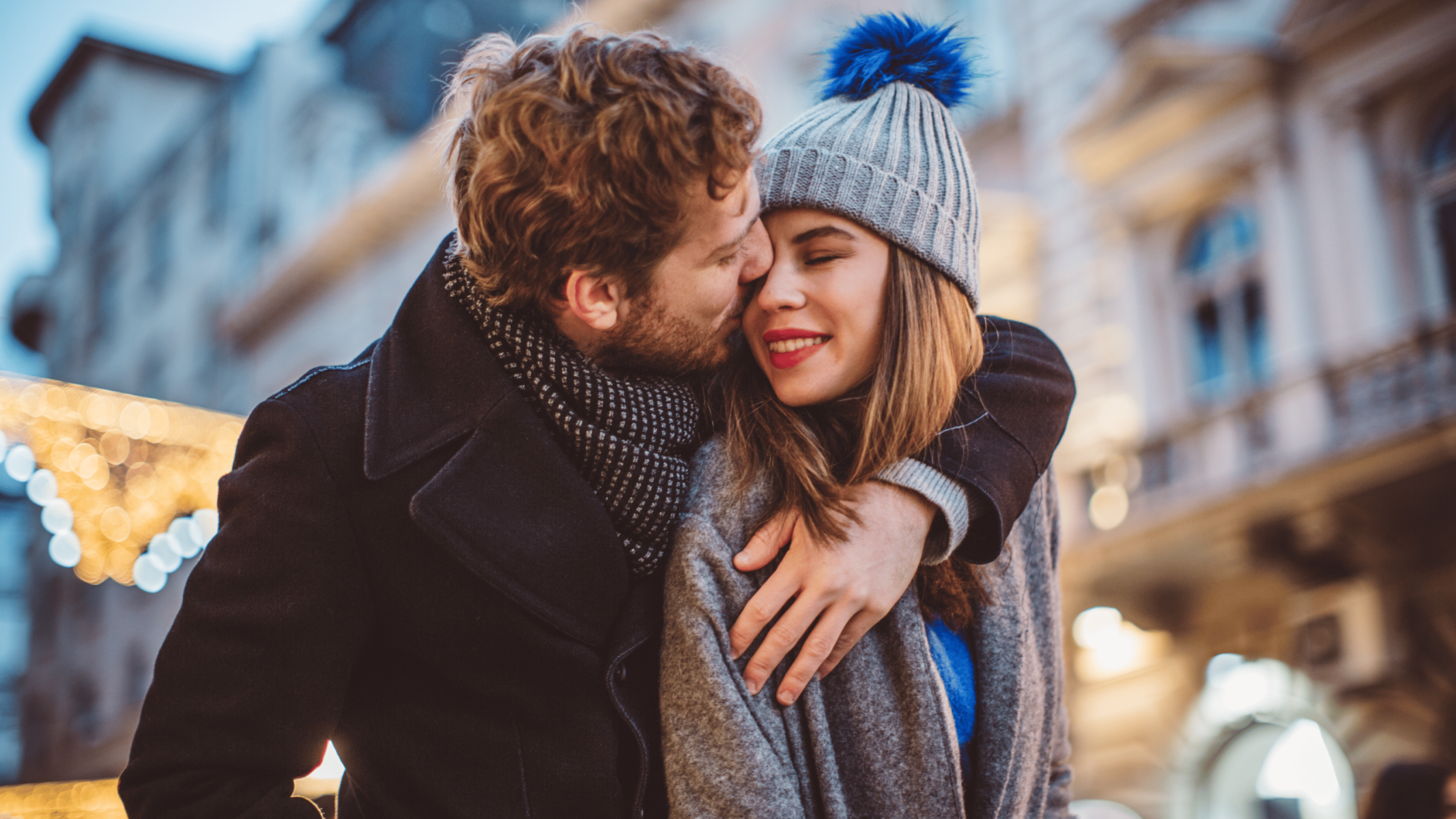 Coppia che esplora Venezia a Natale
